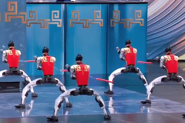 春晚同款機器人，“入職”三甲醫院當醫生？