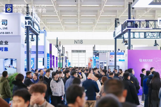 人潮如織 商機(jī)涌動(dòng)——第22屆中國天津工博會(huì)開幕首日觀者如潮