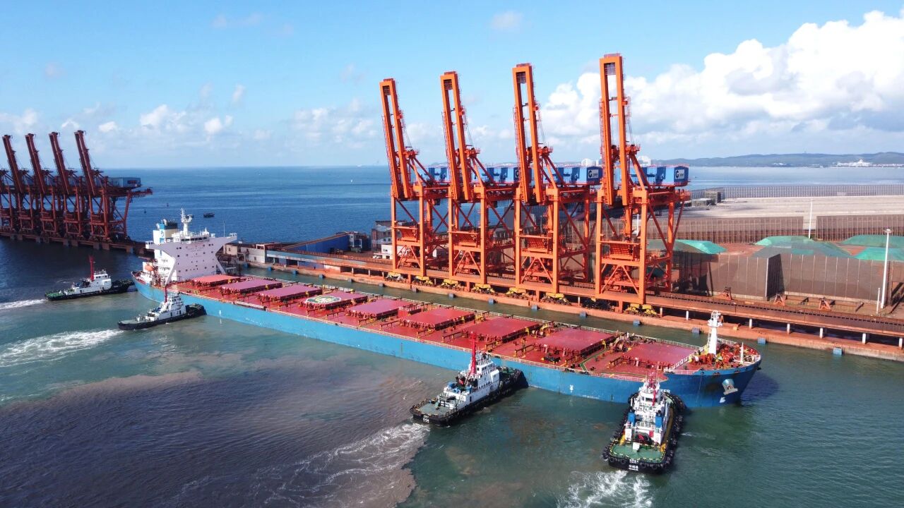 北部湾港成功开辟重庆铝土矿进口直达通道 打通西部陆海新通道大宗原料新链路