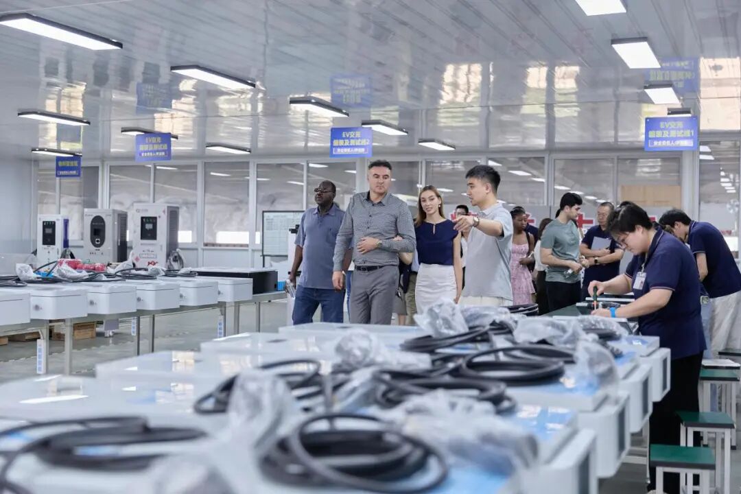 多国驻华使节走进创四方福建生产基地 共探合作发展新机遇