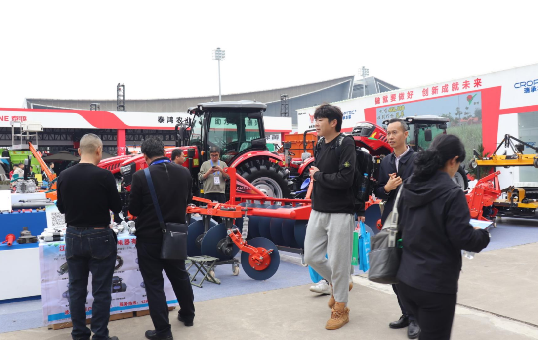 海南東方市農(nóng)機服務(wù)中心開展2025年農(nóng)機安全專項整治行動